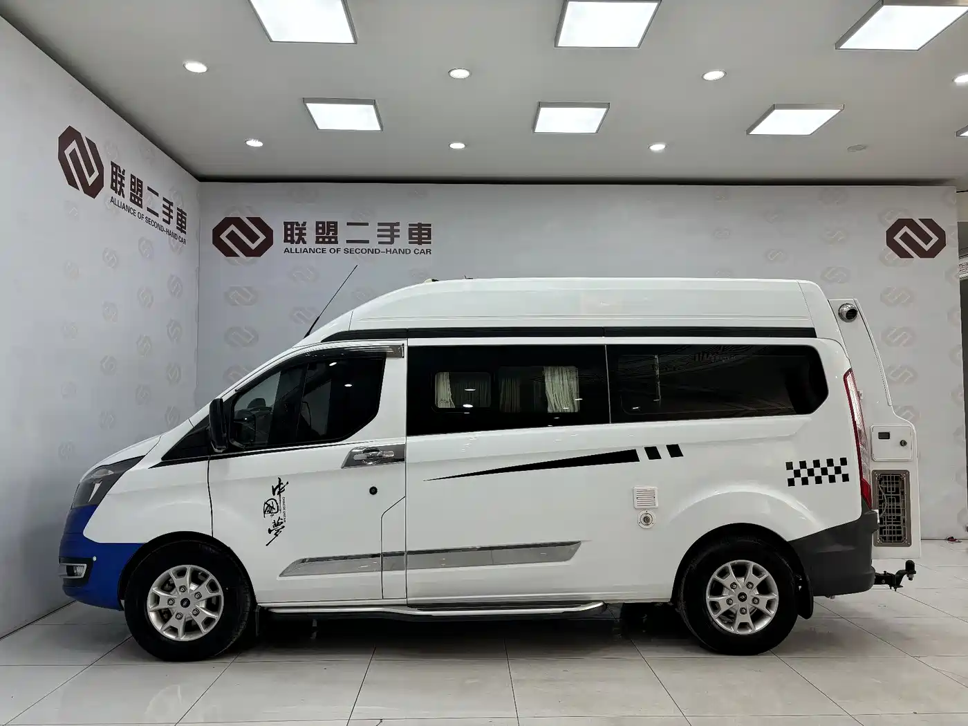 Ford Transit 2019 2019 2.0T Gasoline Automatic Business Travel Version Medium Wheelbase Medium Roof 7-seater China VI