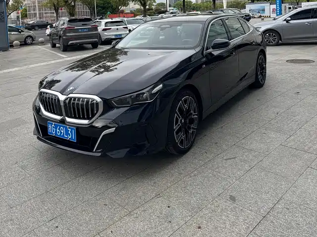 BMW 5 SERIES