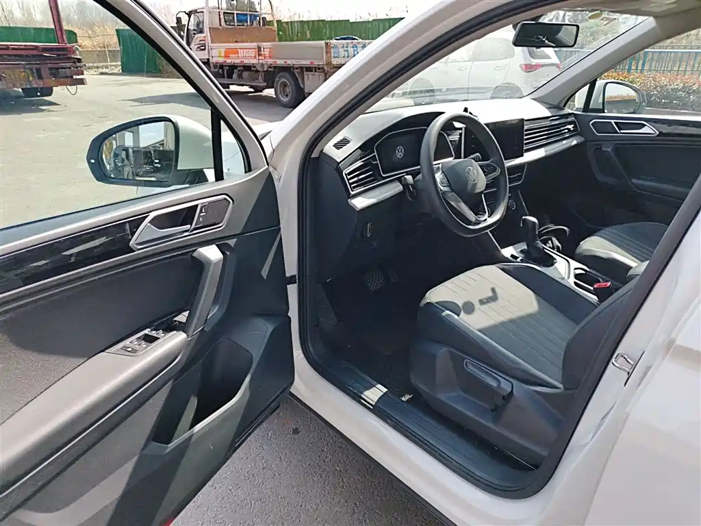 Volkswagen Tiguan L 2022 330TSI Automatic 2WD Comfort Edition фото 12