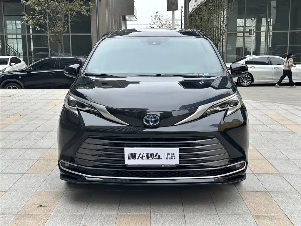 Toyota Sienna 2021 2.5L Hybrid Premium Edition фото 3
