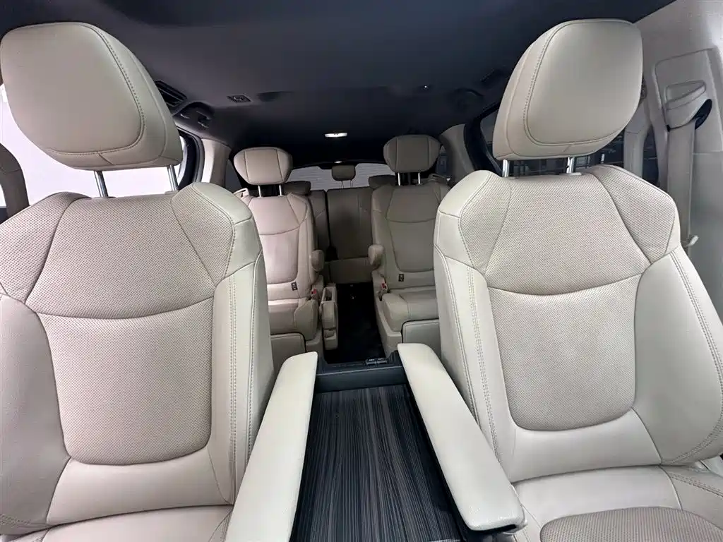 Toyota Sienna 2021 2.5L Hybrid Premium Edition фото 22