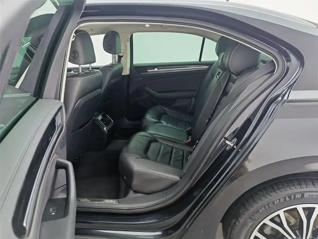 Volkswagen Phideon 2018 Facelift 380TSI FWD Business фото 15
