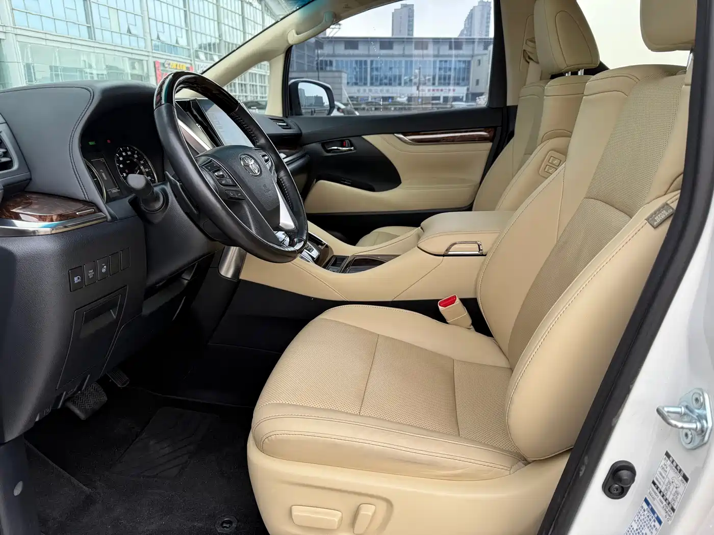 Toyota Alphard 2021 Hybrid 2.5L Luxury фото 10