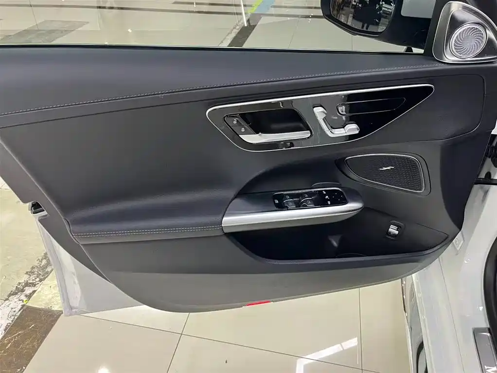 Mercedes-Benz C-Class 2025 Facelift C 260 L Sport Edition фото 5