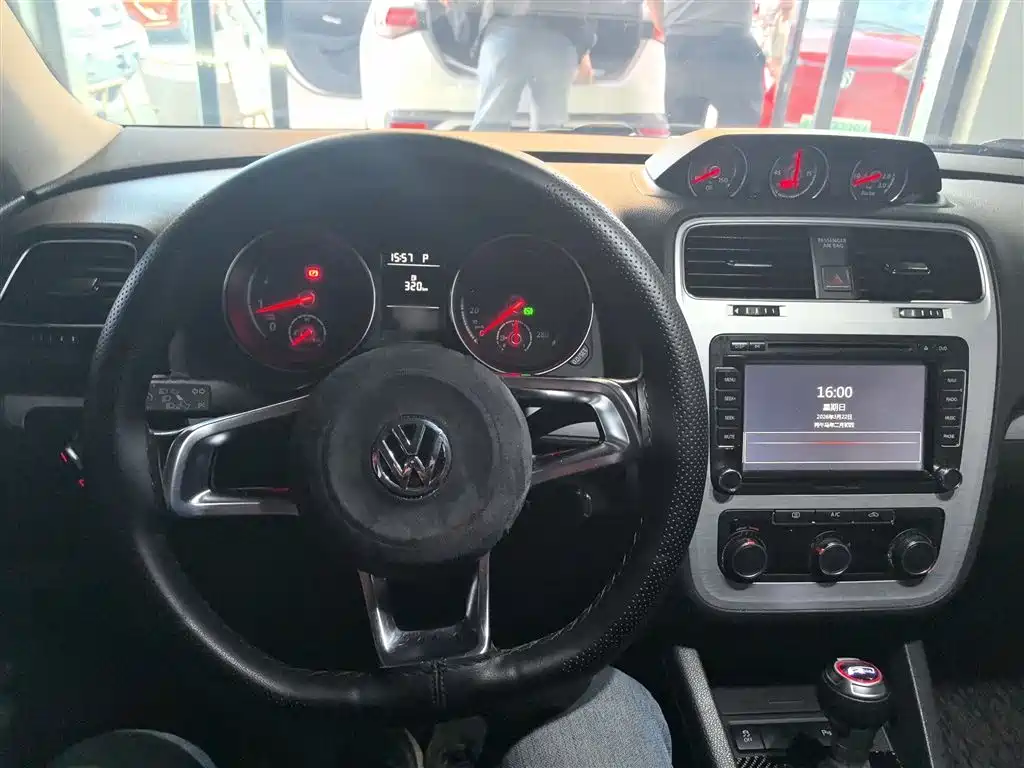 Volkswagen Scirocco 2015 1.4TSI Trend Edition фото 6
