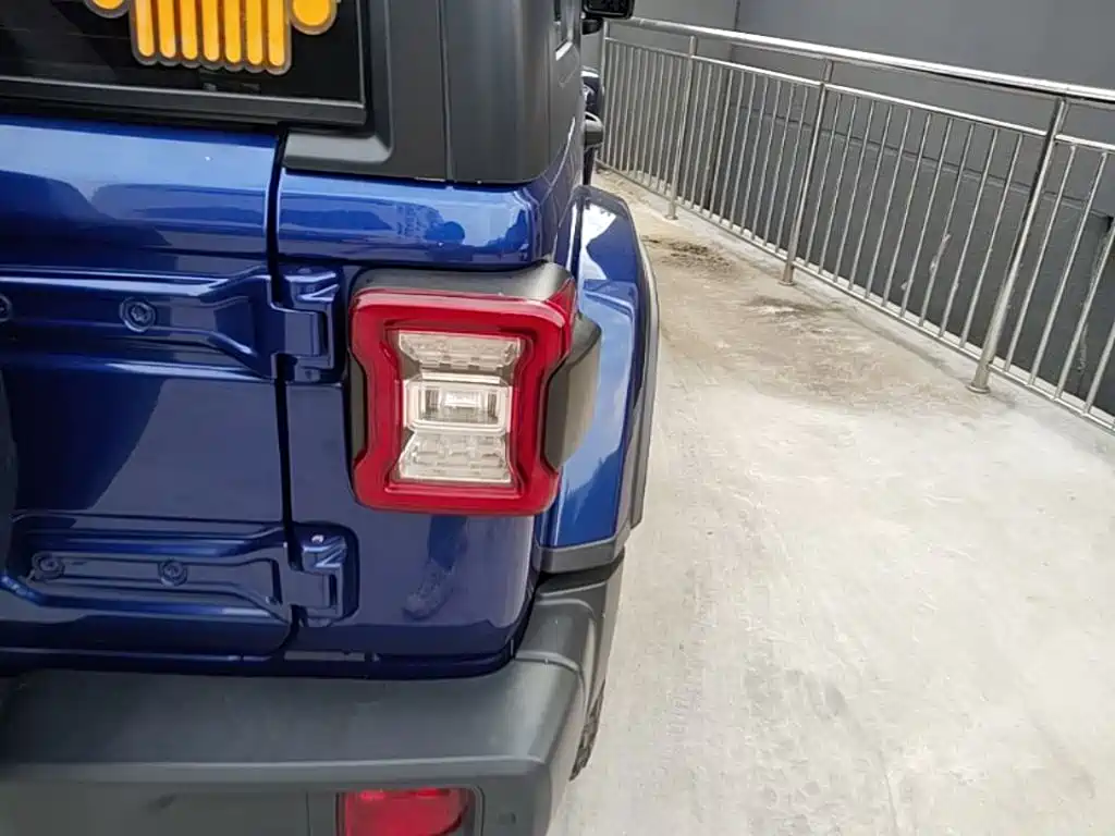 Photo 8 - Jeep Wrangler