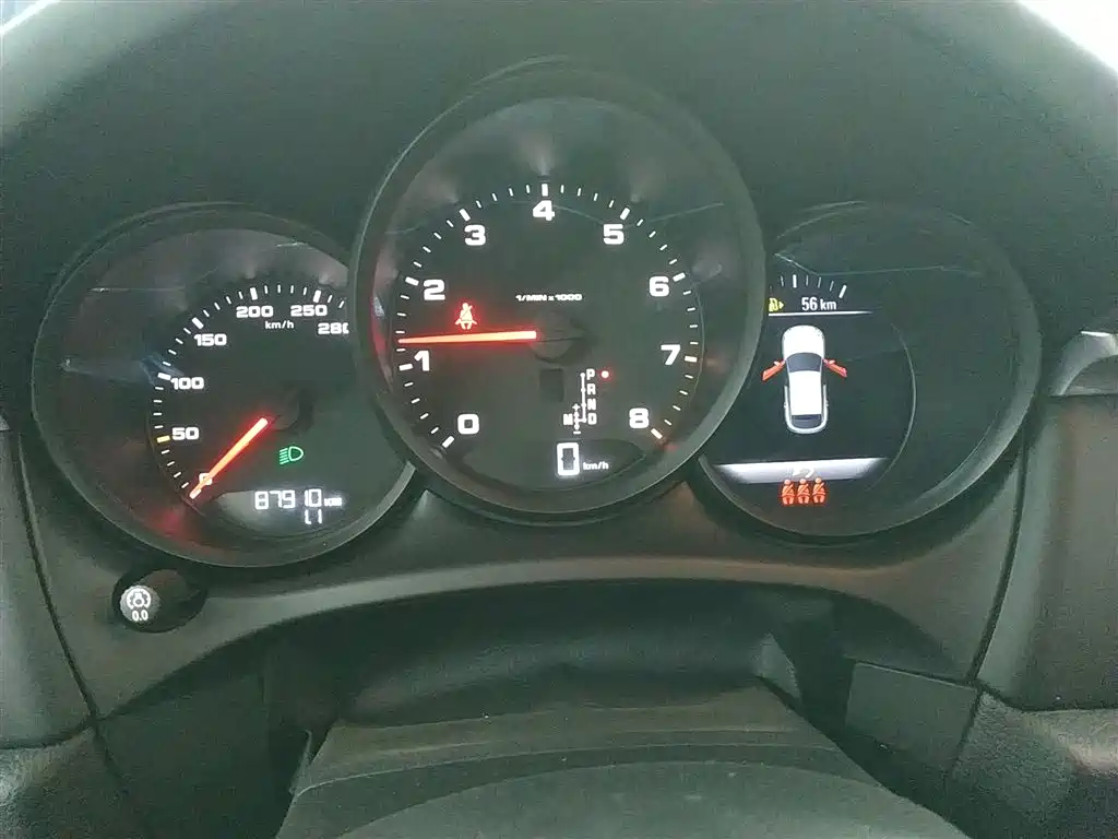 PORSCHE MACAN