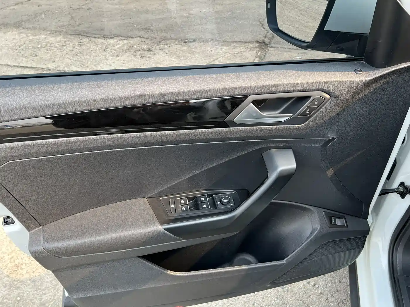 VOLKSWAGEN T ROC EXPLORING SONGS