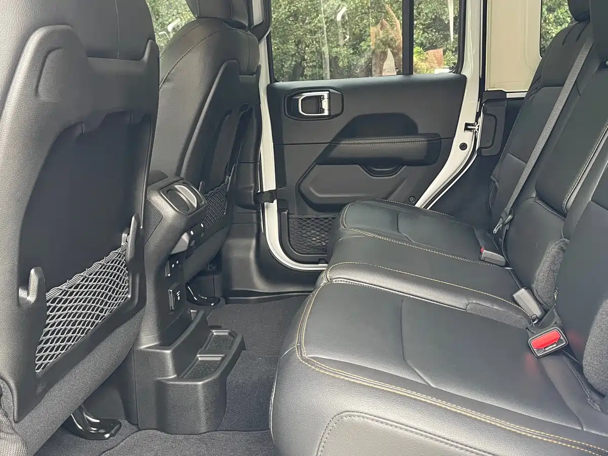 Jeep Wrangler 2026 2024 Model 2.0T Sahara Four-Door Version