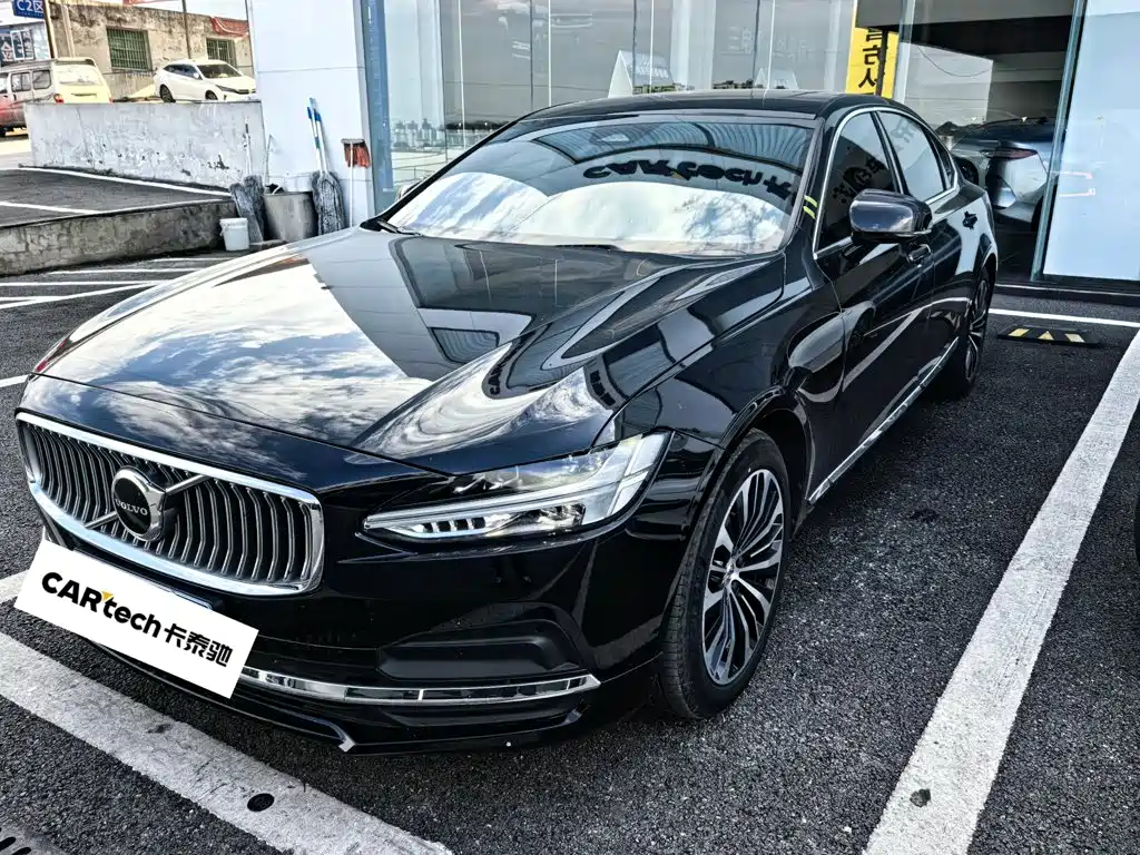 Volvo S90 2024 B5 Momentum Luxury Edition