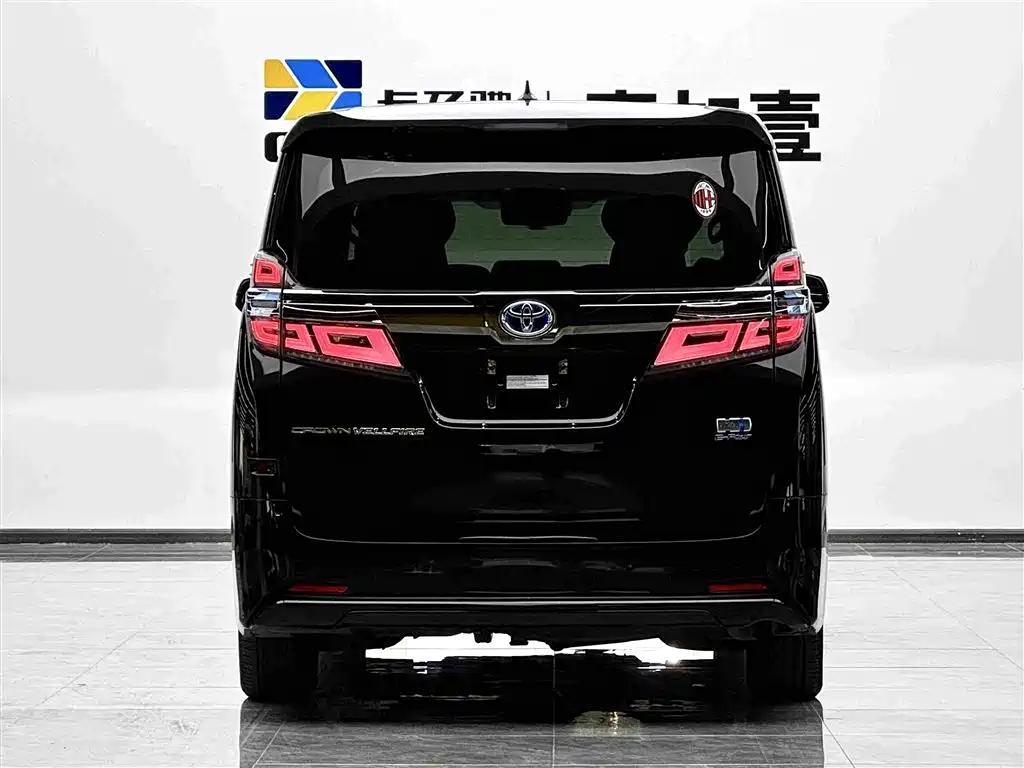 Фото 5 - Toyota Vellfire