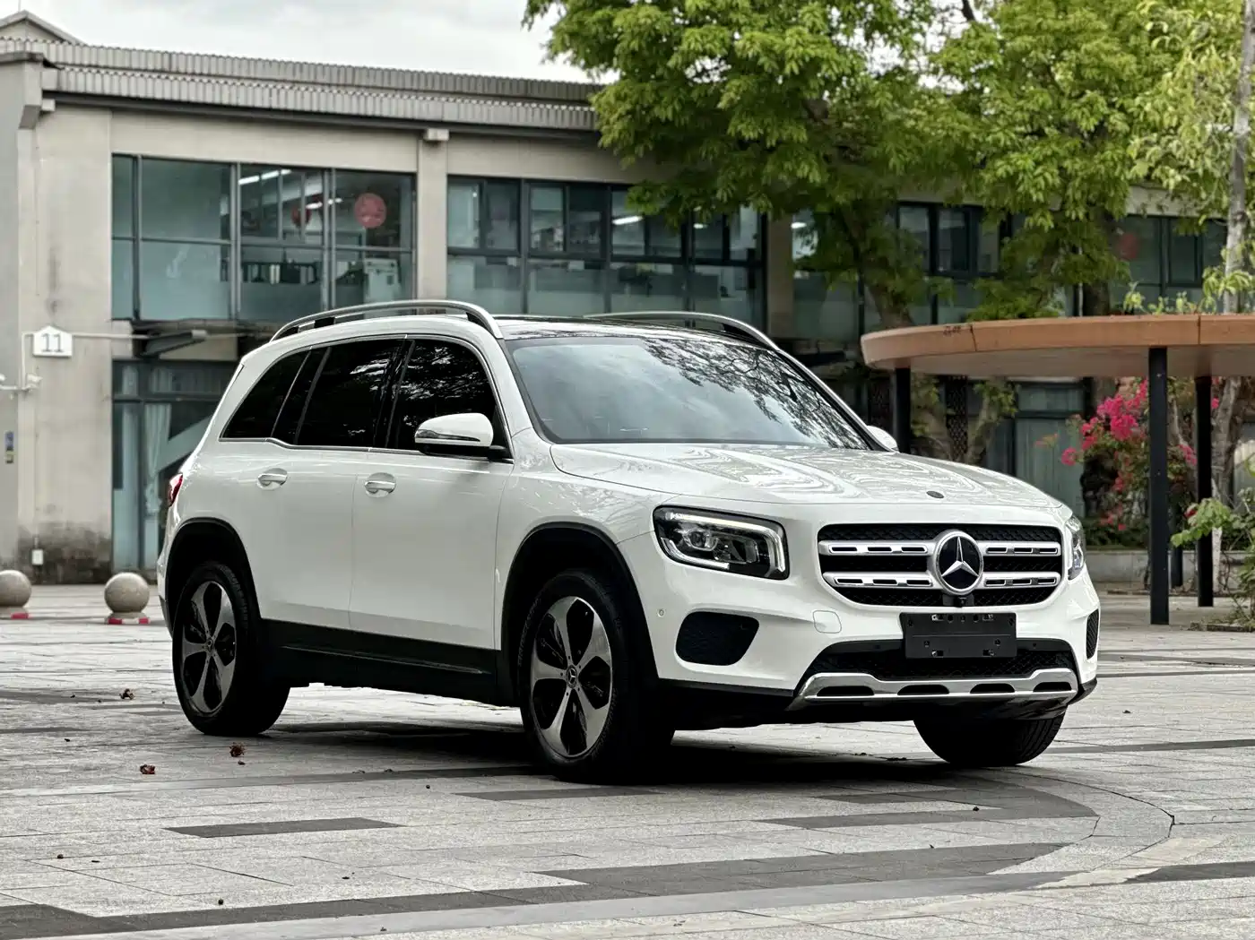 MERCEDES-BENZ GLB