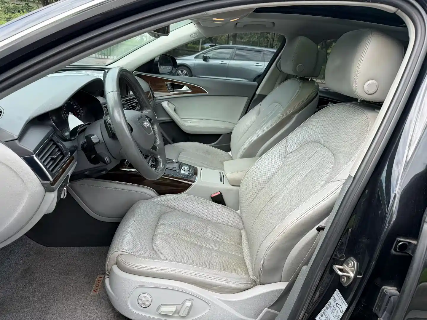 Фото 6 - Audi A6L