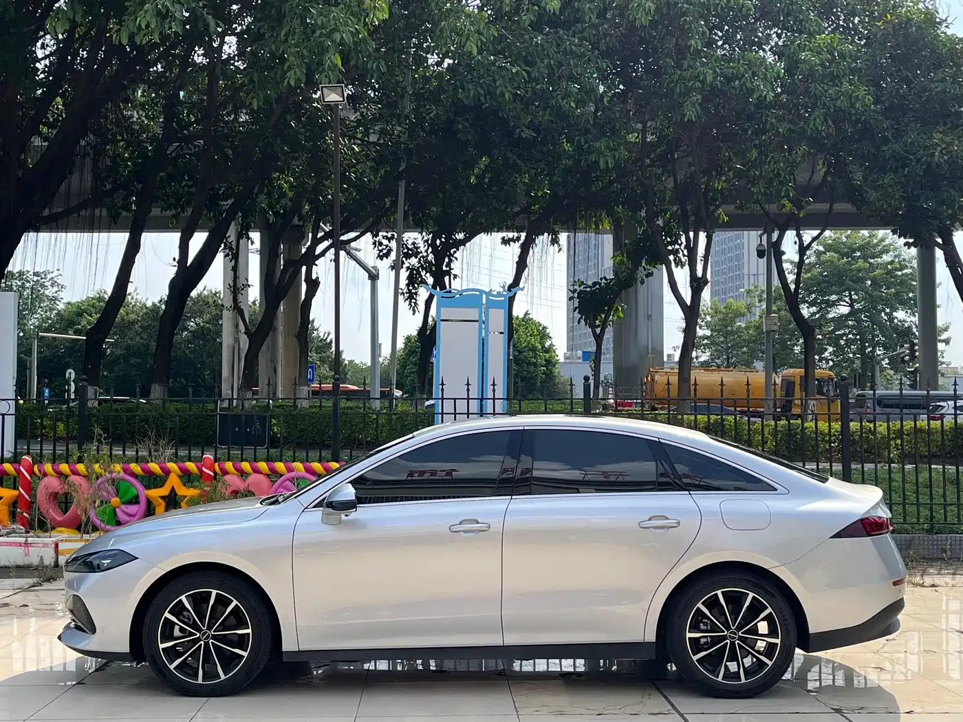 Roewe D7 2025 2025 DMH 125km World Champion Excellence Edition
