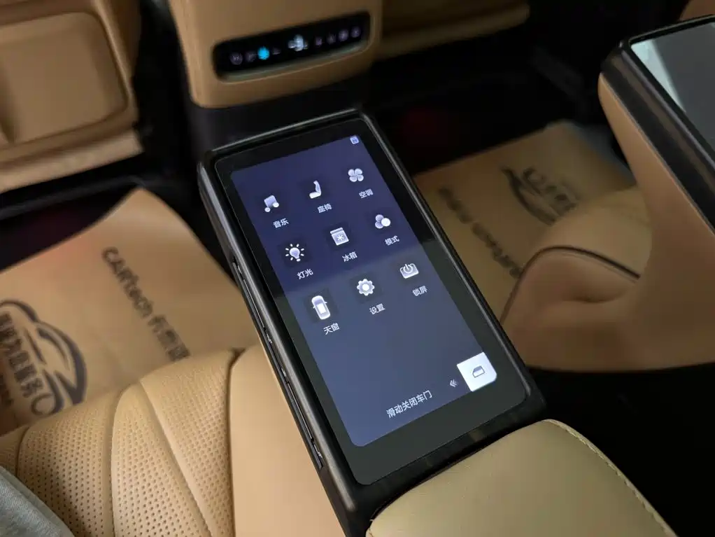 Denza D9 2025 2024 DM-i 980 AWD Prestige