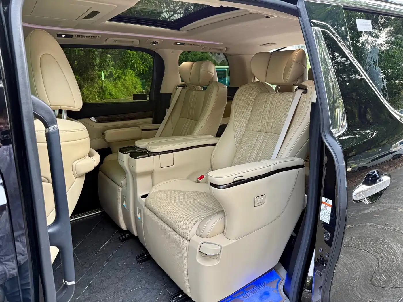 Toyota Alphard, миниатюра 10