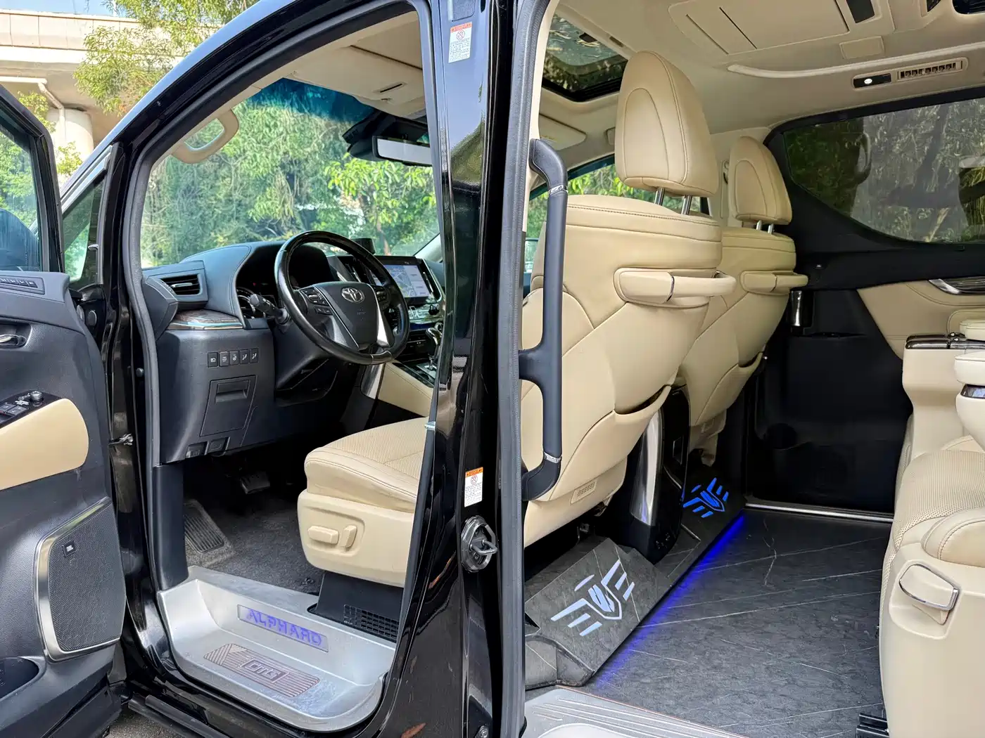 Toyota Alphard, миниатюра 11