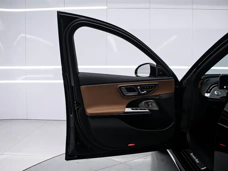 Mercedes-Benz E-Class 2024 Model E 300 L Luxury фото 11