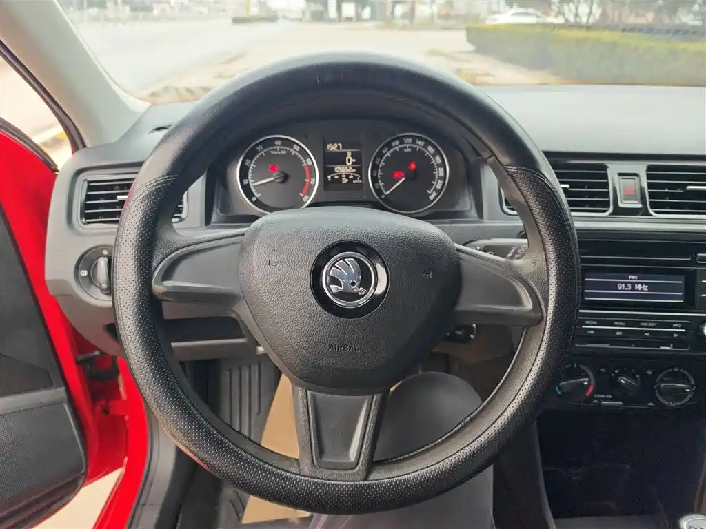 Škoda Skoda Rapid Spaceback 2016 Facelift 1.6L Manual Forward Edition фото 11
