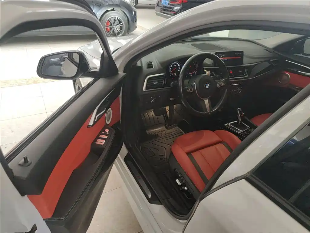 BMW 1 Series 2021 125i M Sport Black Night Edition фото 12