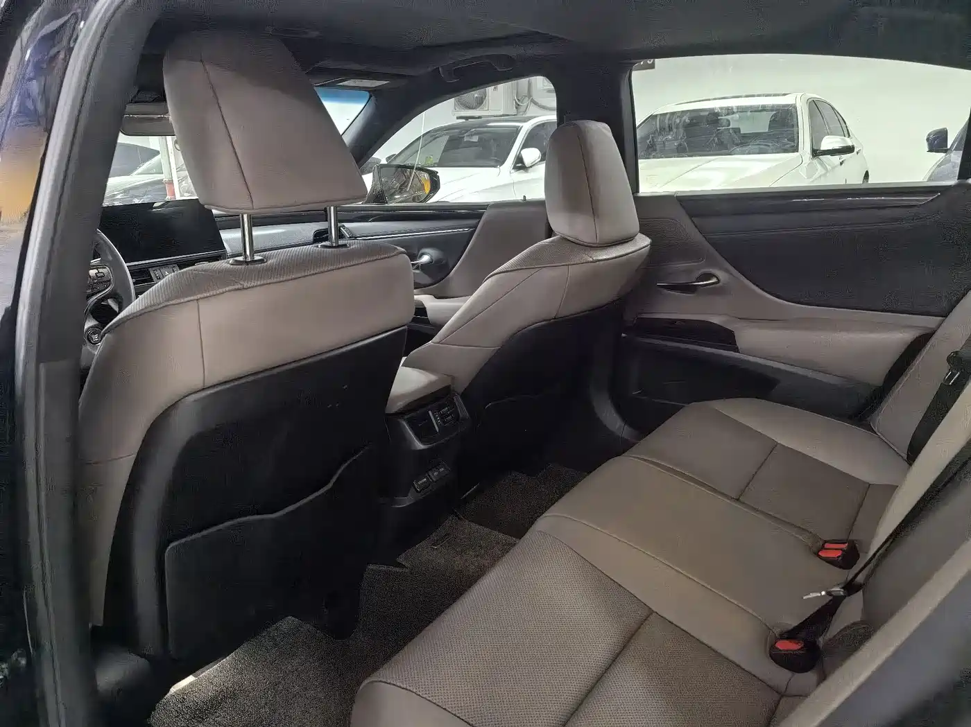 Lexus ES 2021 200 Luxury Edition фото 9