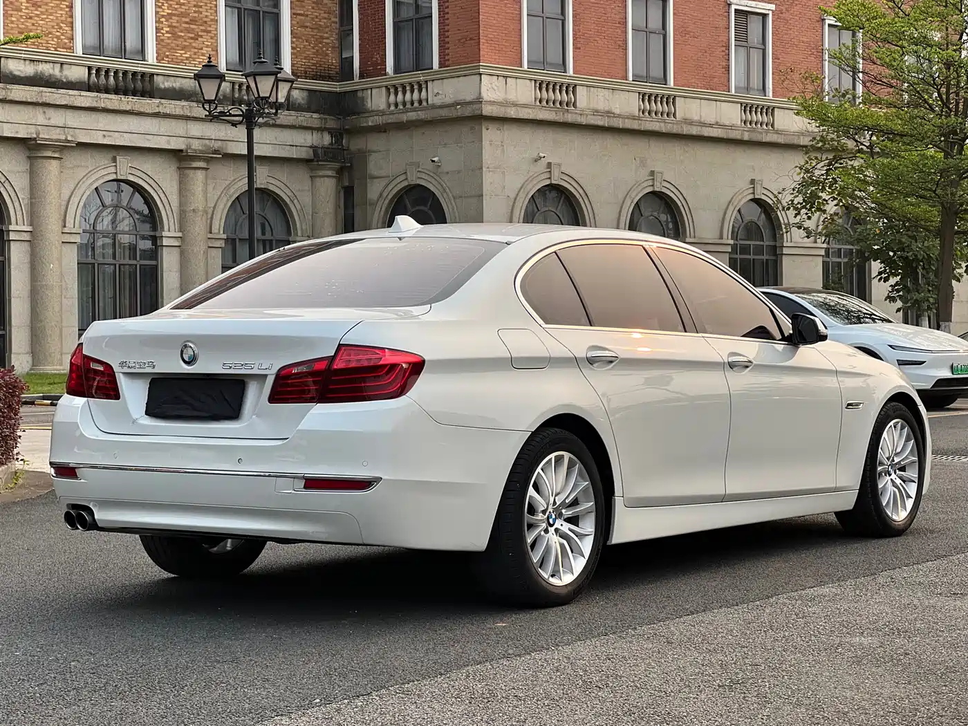 BMW 5 Series 2017 525Li Luxury Design Package фото 6