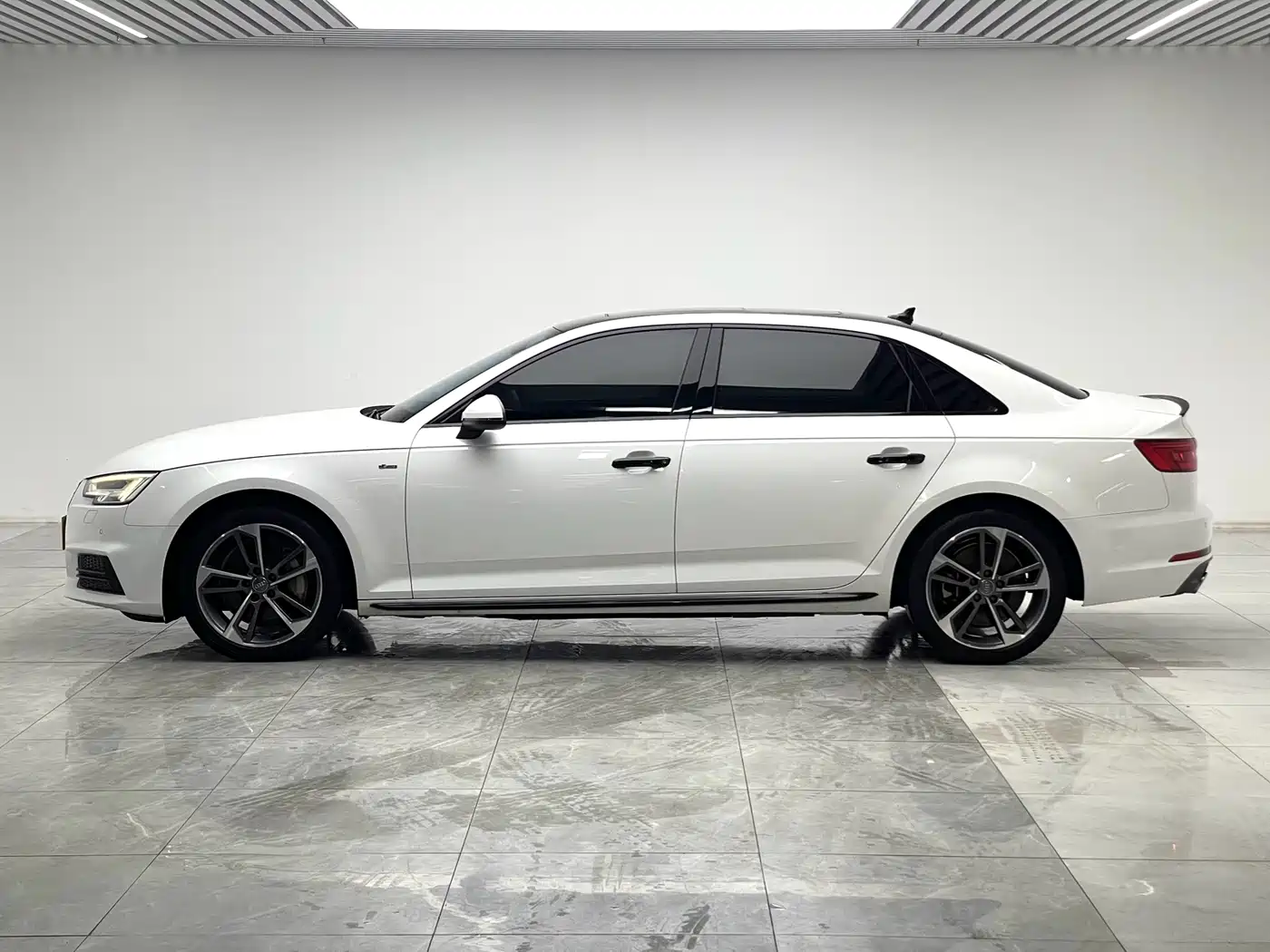 Фото 7 - Audi A4L