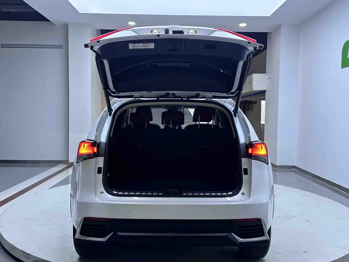 Фото 21 - Lexus NX