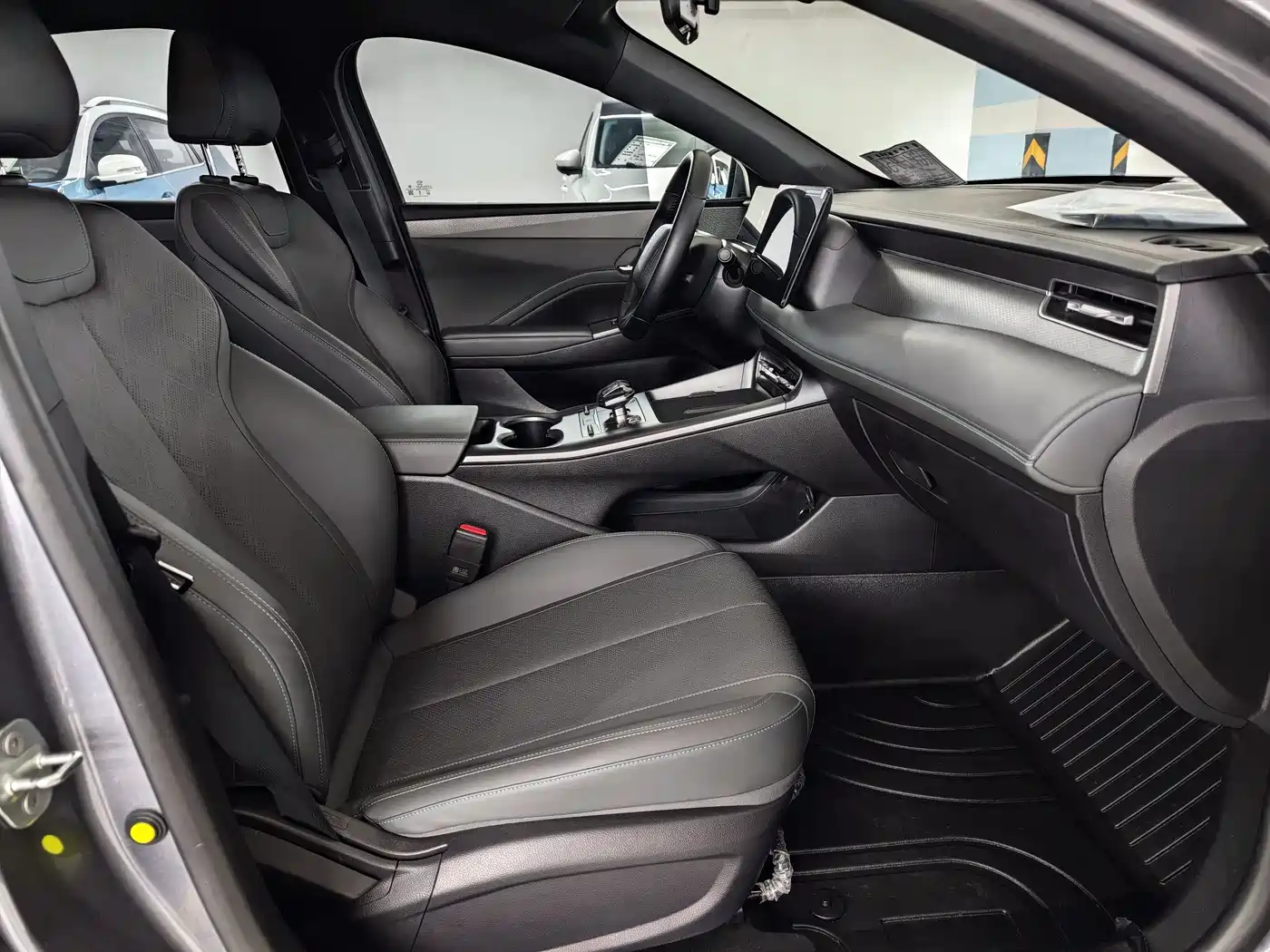 BYD Qin PLUS 2025 DM-i Smart Drive 55KM Leader фото 5