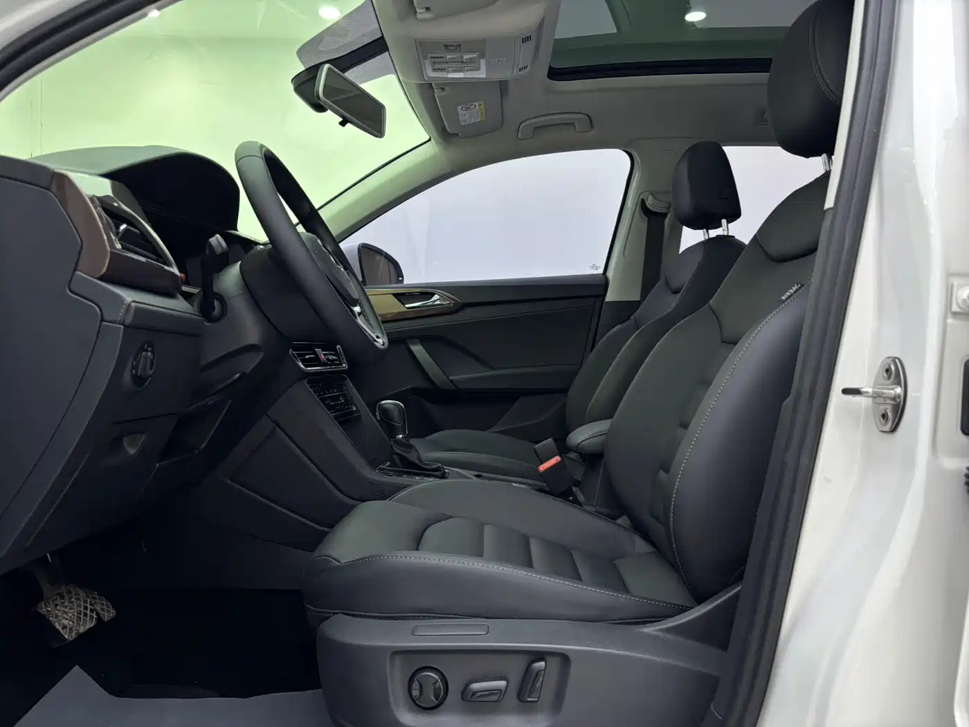 Volkswagen Tharu 2022 280TSI FWD Luxury Edition фото 4