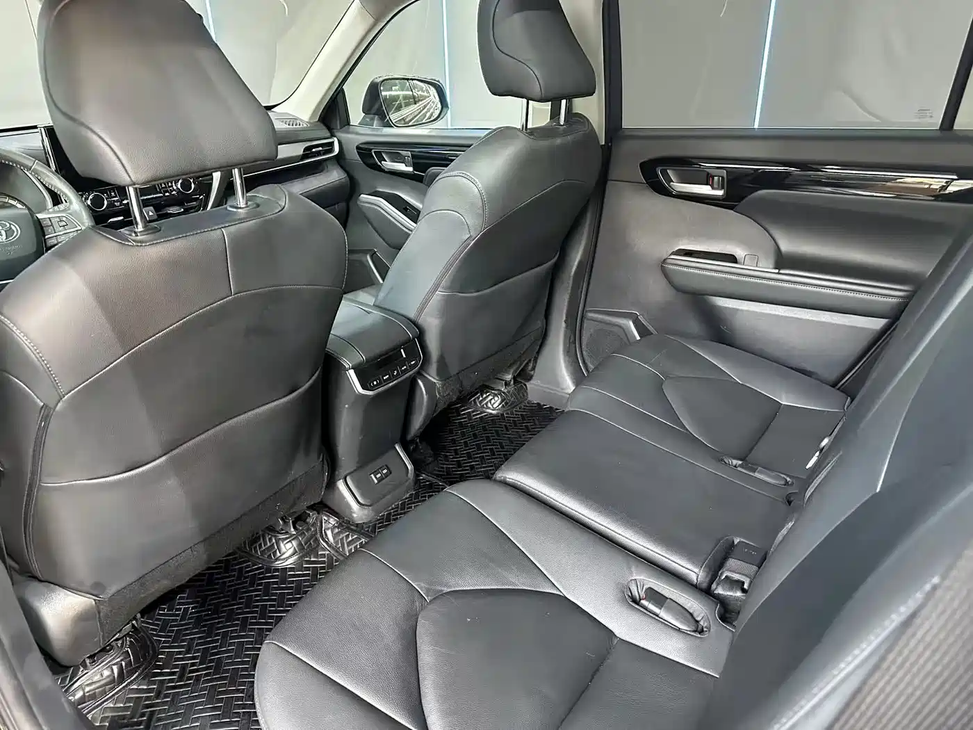 TOYOTA HIGHLANDER