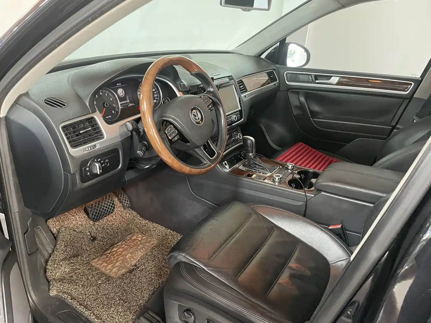 Фото 4 - Volkswagen Touareg