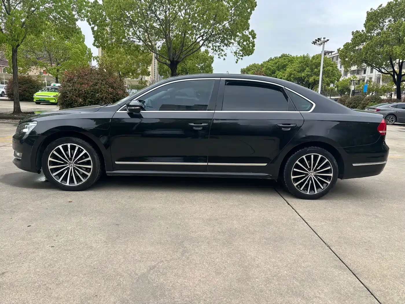 Volkswagen Passat 2015 1.8TSI DSG Prestige Edition фото 4