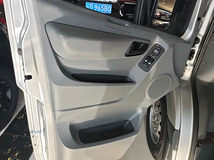 Foton Tuyano 2023 2023 2.0T Automatic Urban Edition Multi-function Short Wheelbase Medium Roof Rear Single Tire 5/6/9 Seater