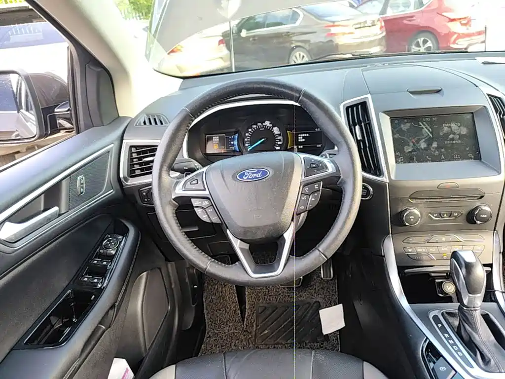 Фото 11 - Ford Edge