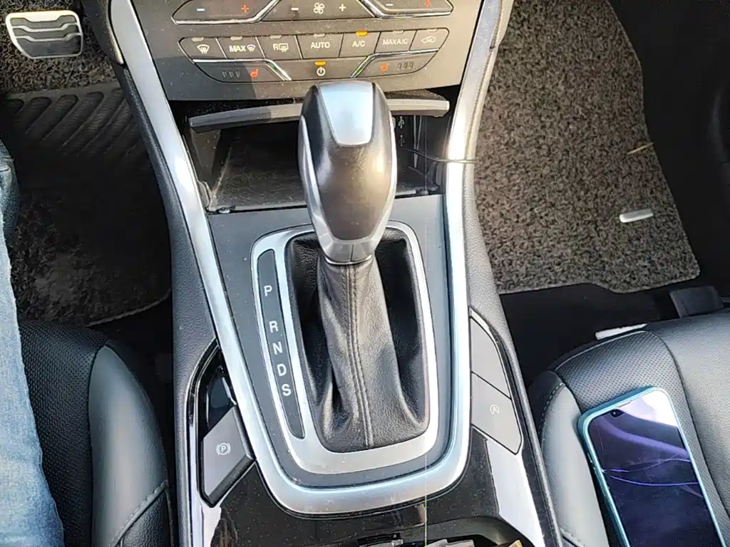 Фото 14 - Ford Edge