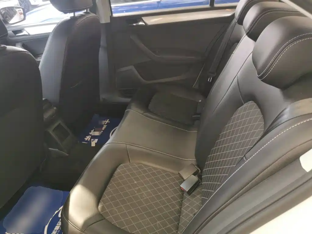 Škoda Rapid 2018 1.6L Automatic Comfort Edition фото 13