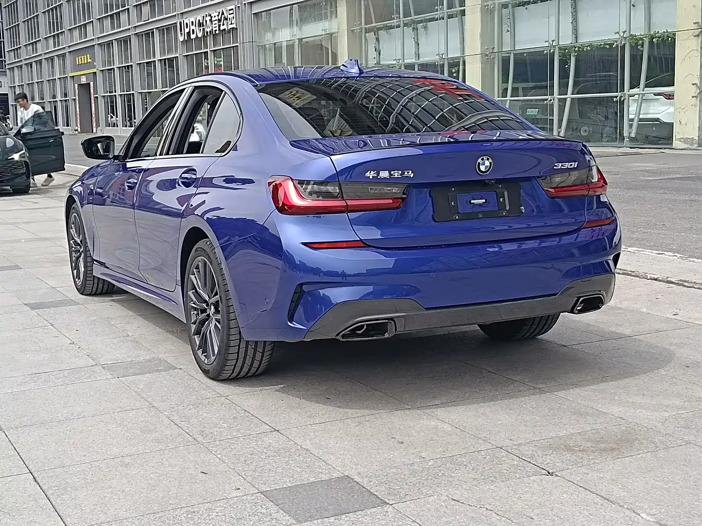 BMW 3 Series 2021 330i M Sport Night Edition фото 6