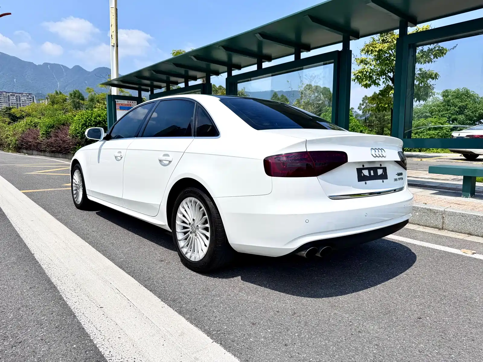 Фото 11 - Audi A4L