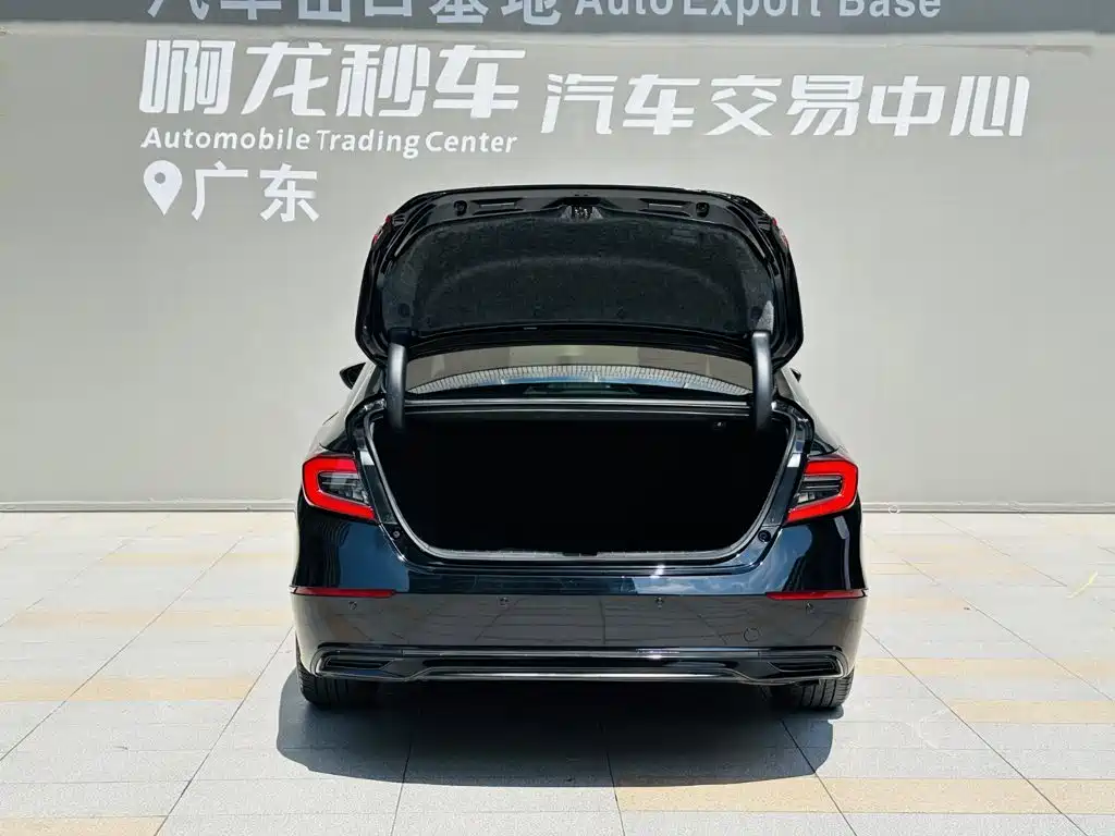 Photo 17 - Honda Accord