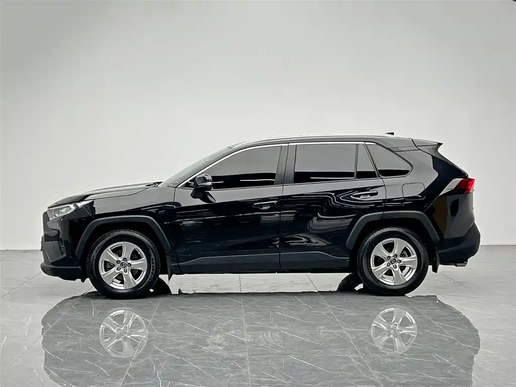 Toyota RAV4 Rongfang 2020 2.0L CVT 2WD Urban Edition фото 3