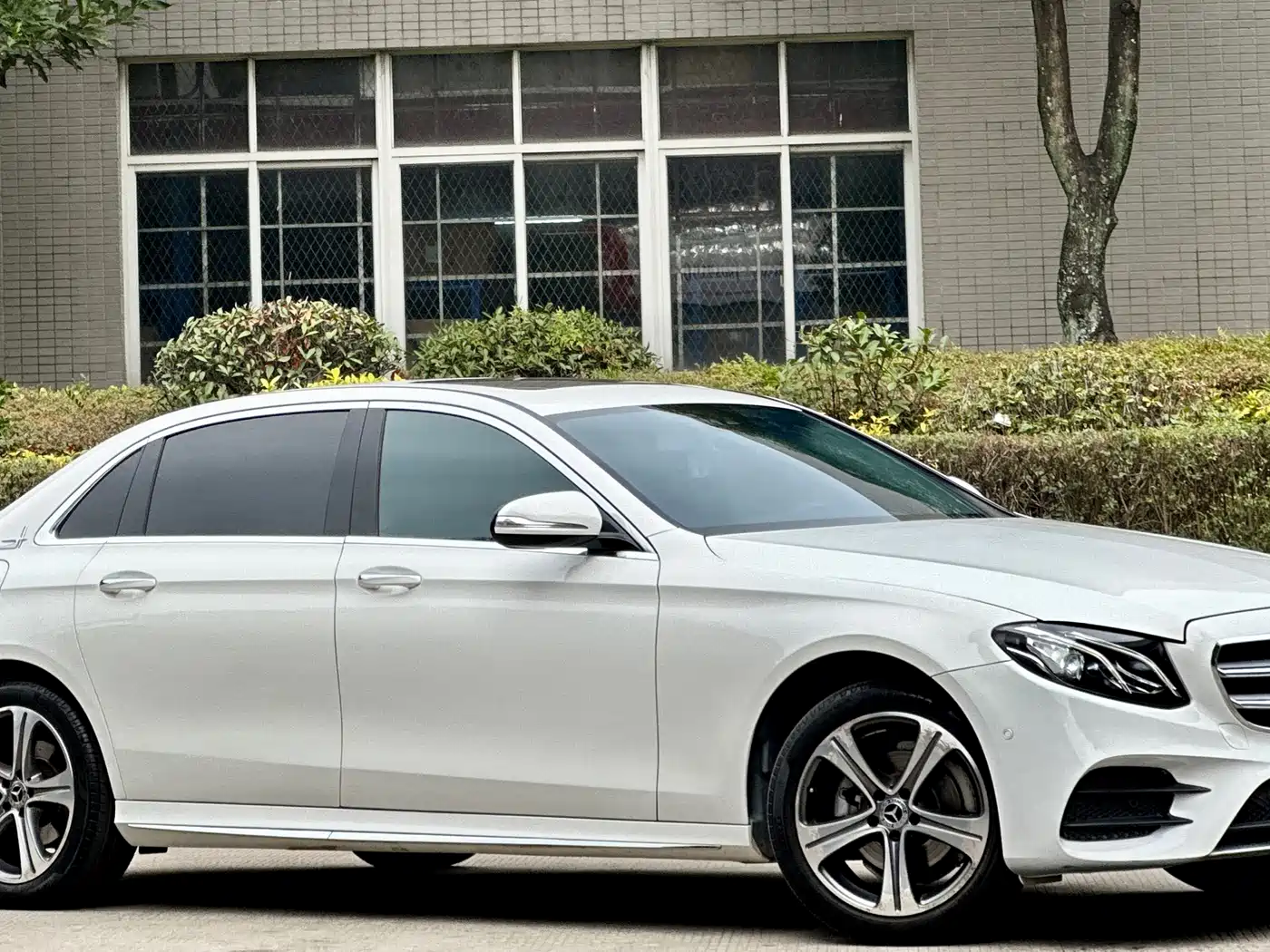 Mercedes-Benz E-Class 2016 E 200 L Sport Type фото 3