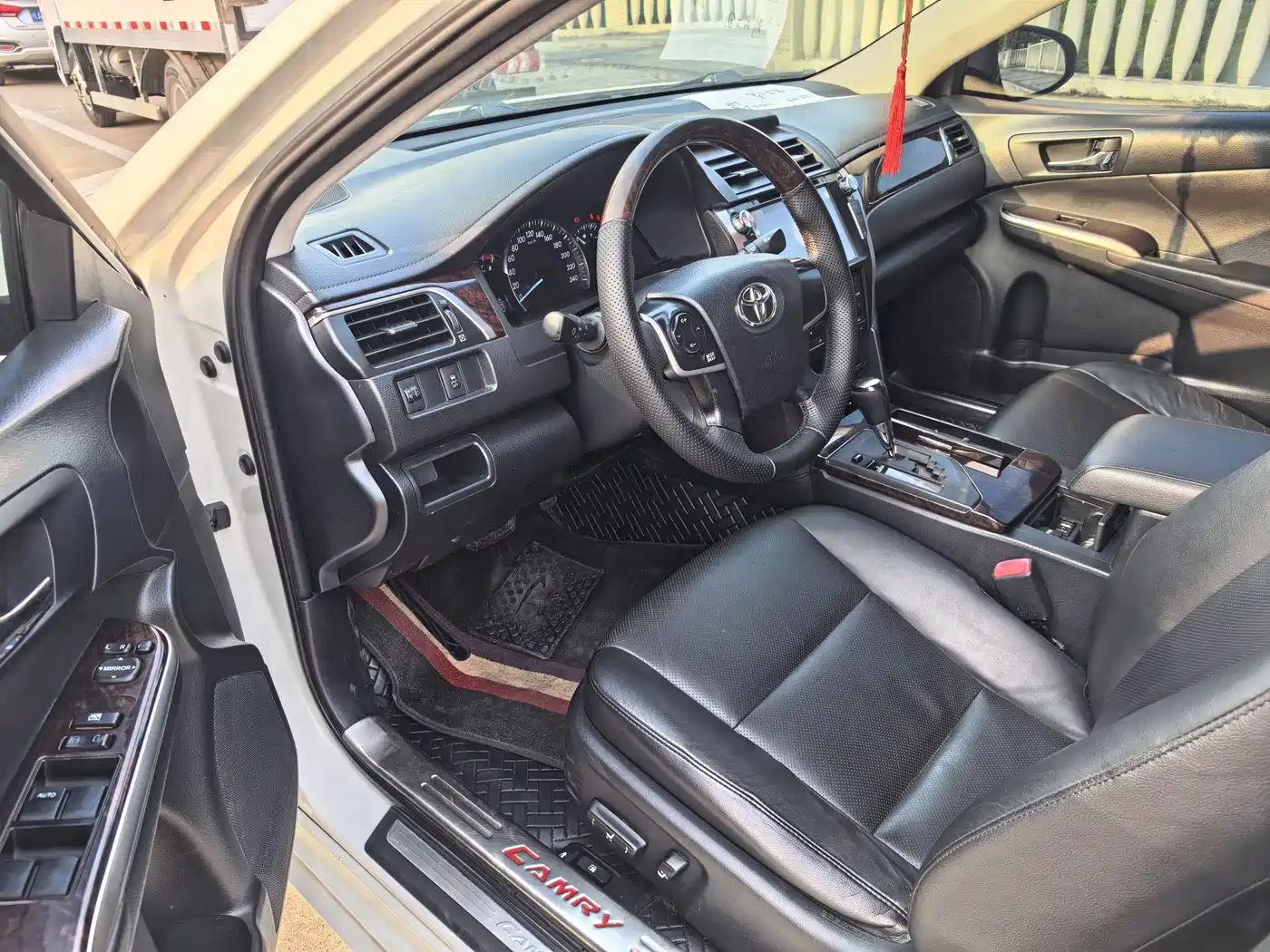 Toyota Camry 2015 2.0G Leading Edition фото 4