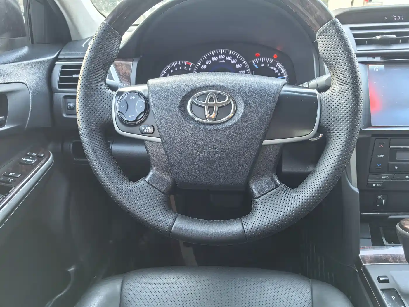 Toyota Camry 2015 2.0G Leading Edition фото 8