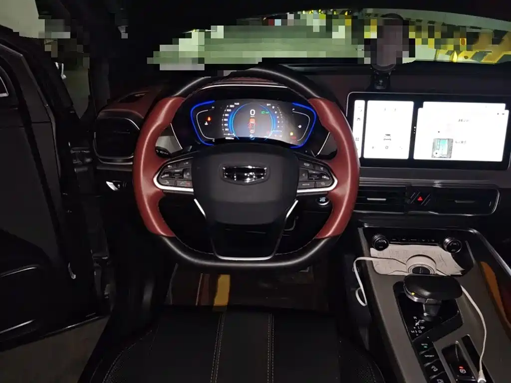 Фото 3 - Geely Coolray