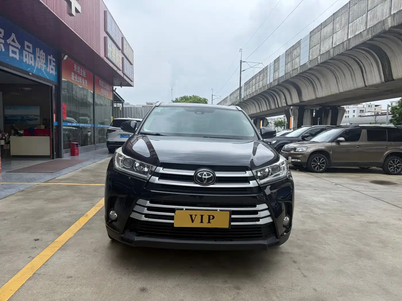 Photo 3 - Toyota Highlander