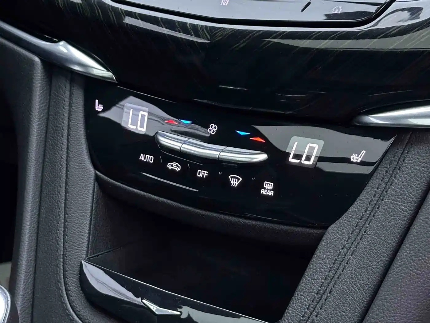 Cadillac XT6 2020 28T 6-Seater 4WD Luxury Model фото 6