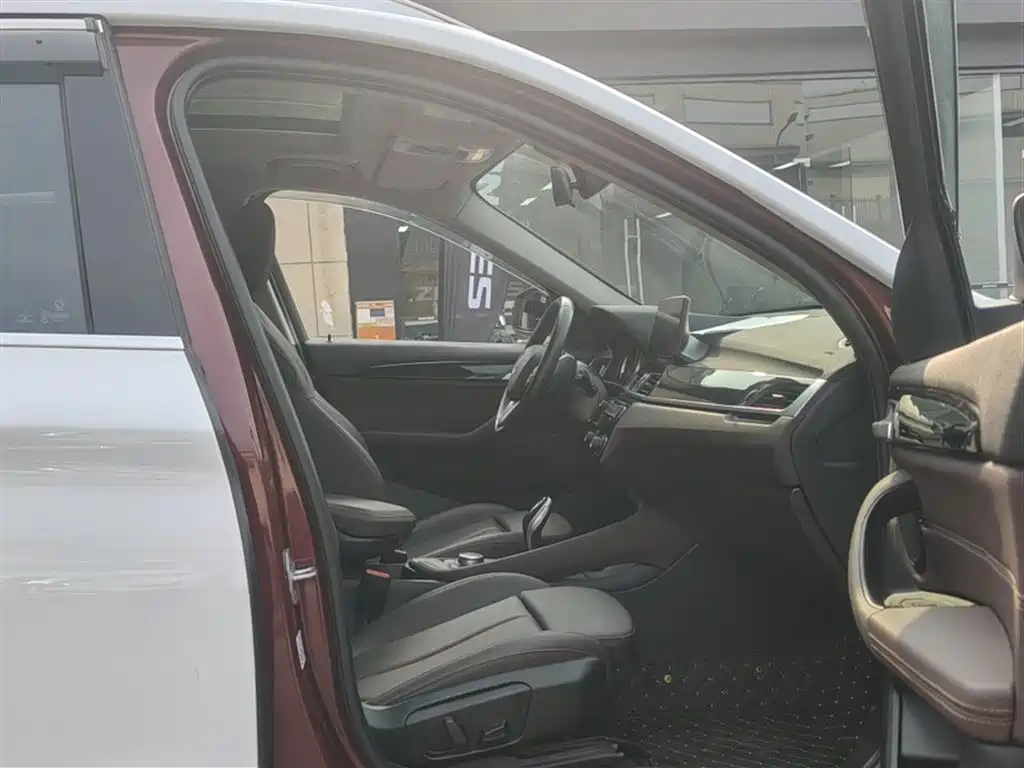 BMW X1 2020 sDrive25Li Leading Model фото 21