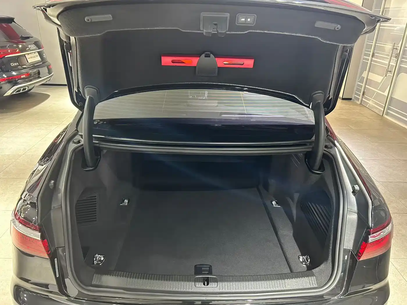 Audi A8 2022 A8L 50 TFSI quattro Comfort Collector's Edition фото 5