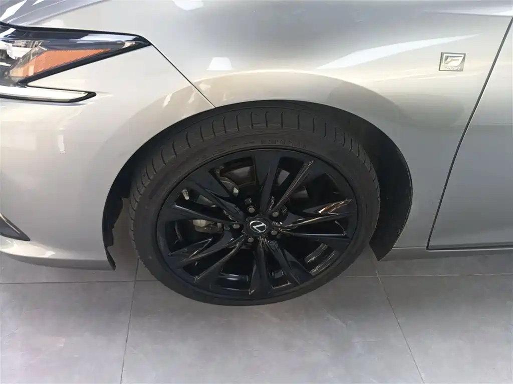 Lexus ES 2021 300h F SPORT фото 23